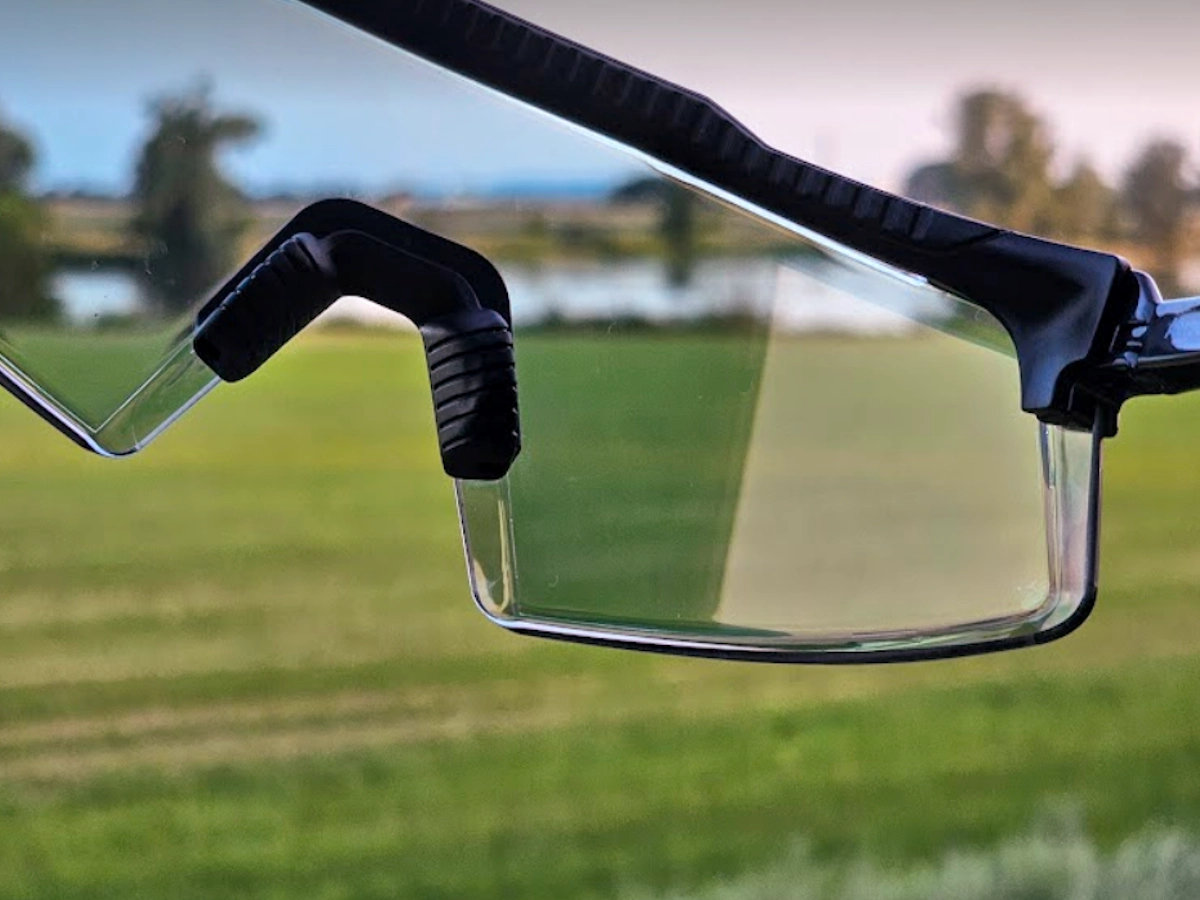 Zicht door de lens van de 100% Aerocraft sportbril