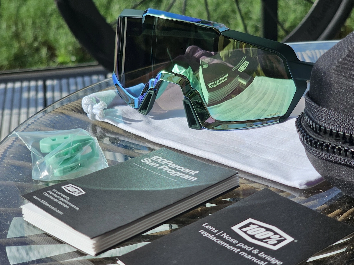 100% Korbin sportbril complete verpakking met accessoires