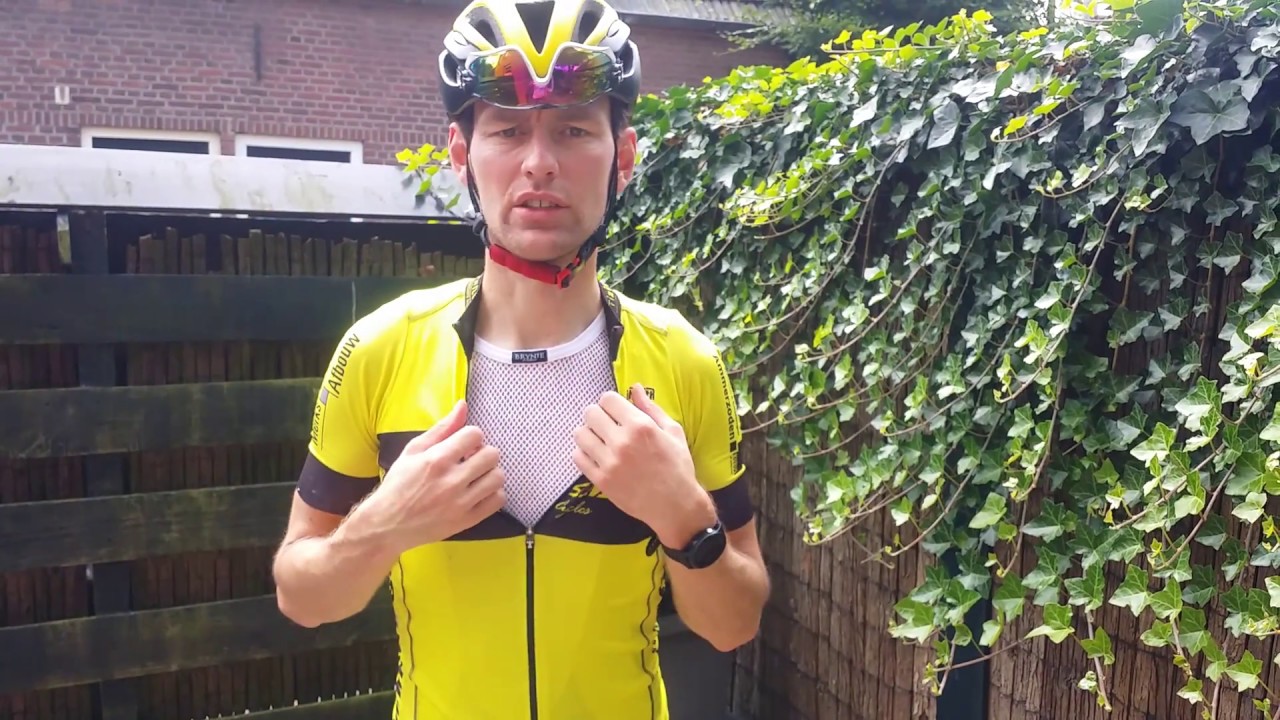 olie sponsor Systematisch Ondershirt fietsen | Voor en nadelen Plus wat is de beste keus? | 2023