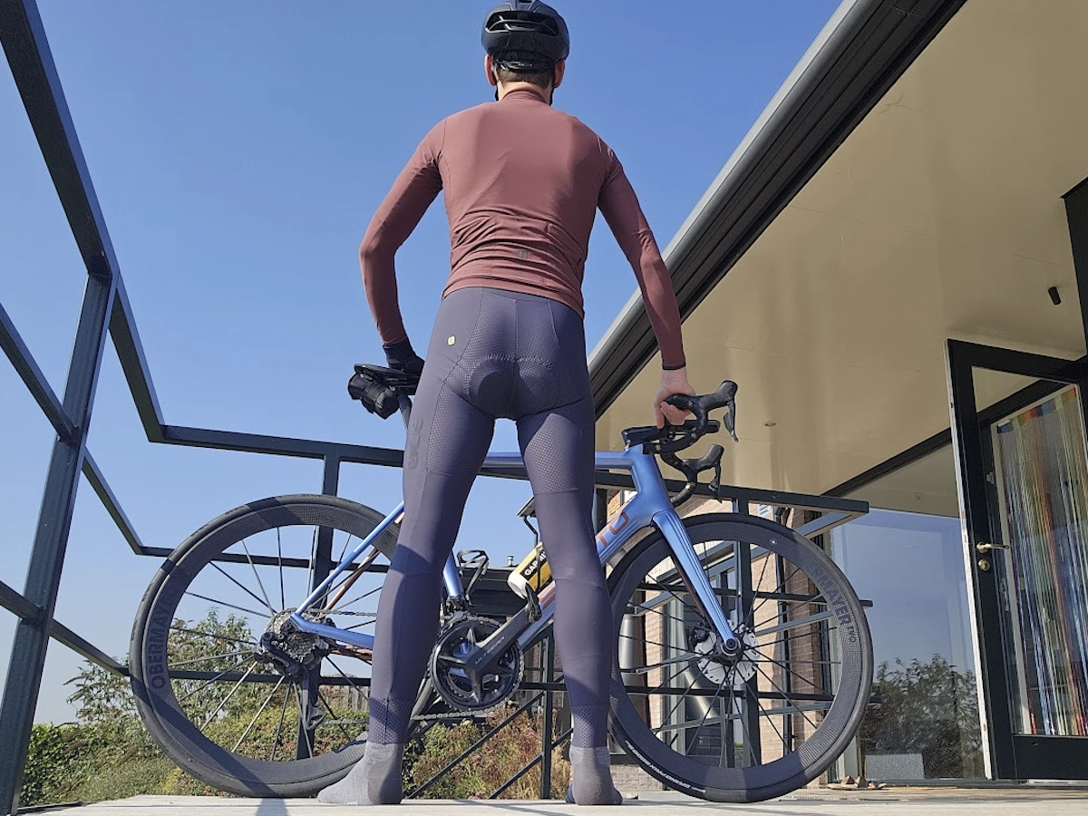 Comfortabele zeem in de lange fietsbroek van Alé Invernale
