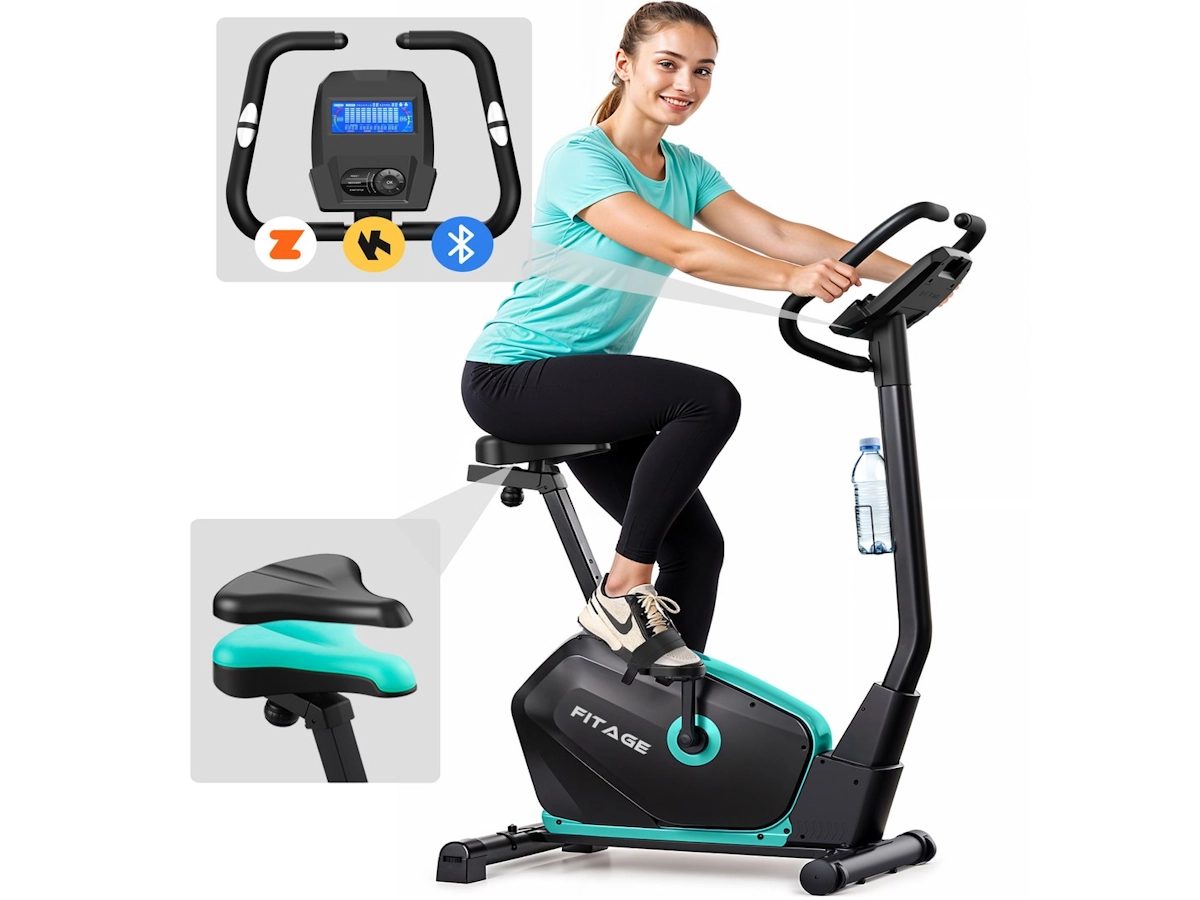 Fitage hometrainer met vrouw die thuis sport