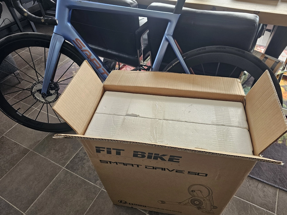 FitBike Smart Drive 50 fietstrainer uit de doos gehaald na ontvangst