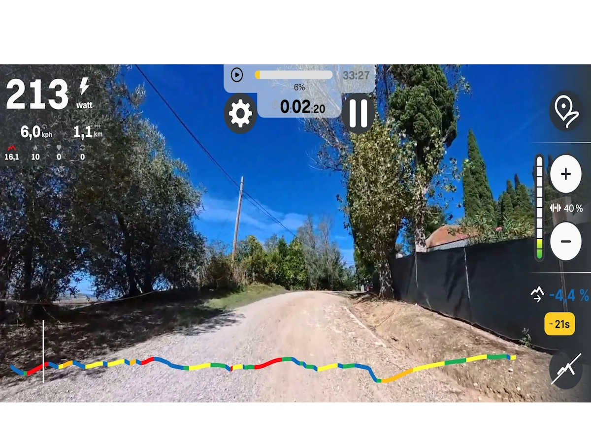 Kinomap fietstraining op 213 watt met telefoon op stuur