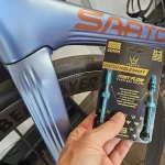 Waarom fietsen met tubeless banden en de voordelen en nadelen Peatys-ventielen-holeshot-valves-1