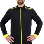 Rogelli-core-fietsjack-passing-bij-fietser