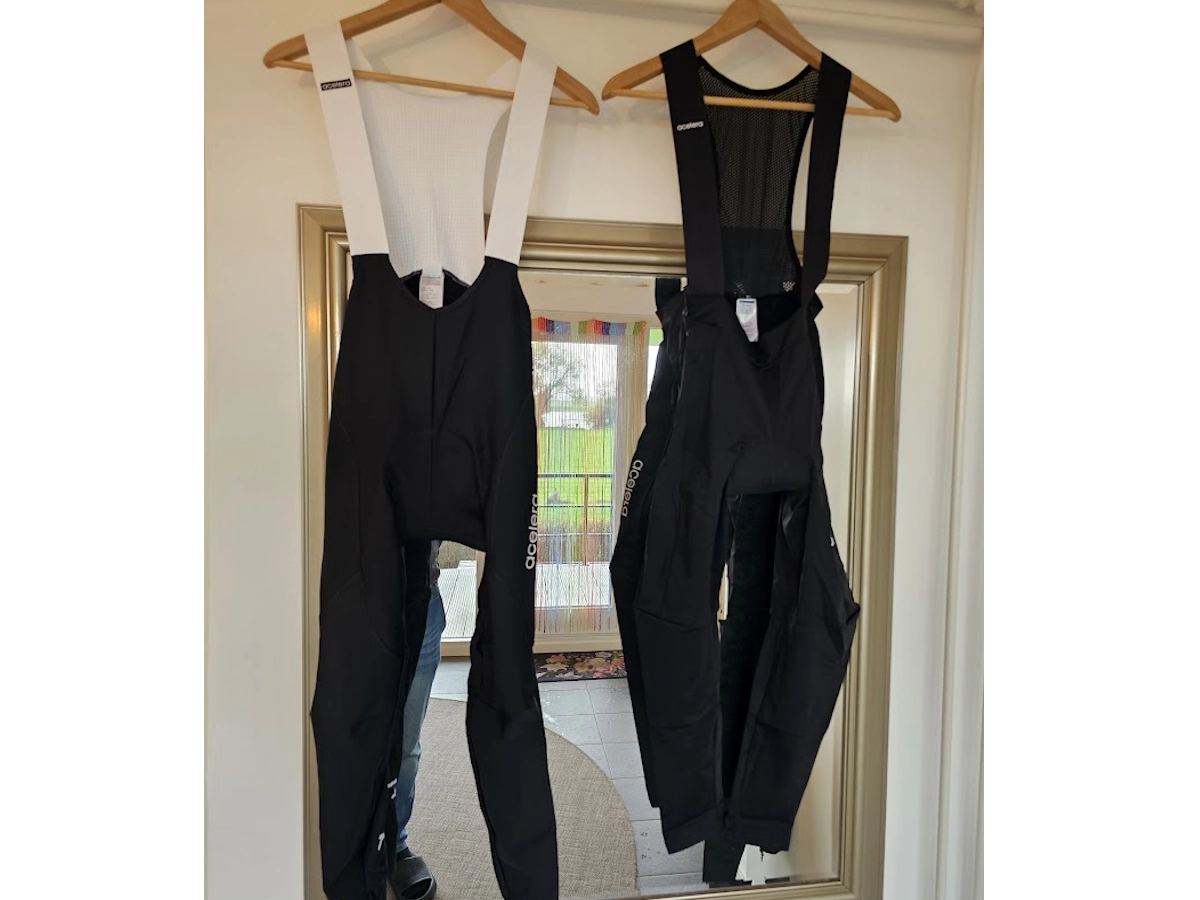Verschil tussen goedkope en dure fietsbroek, Acelera Essential basis versus premium model