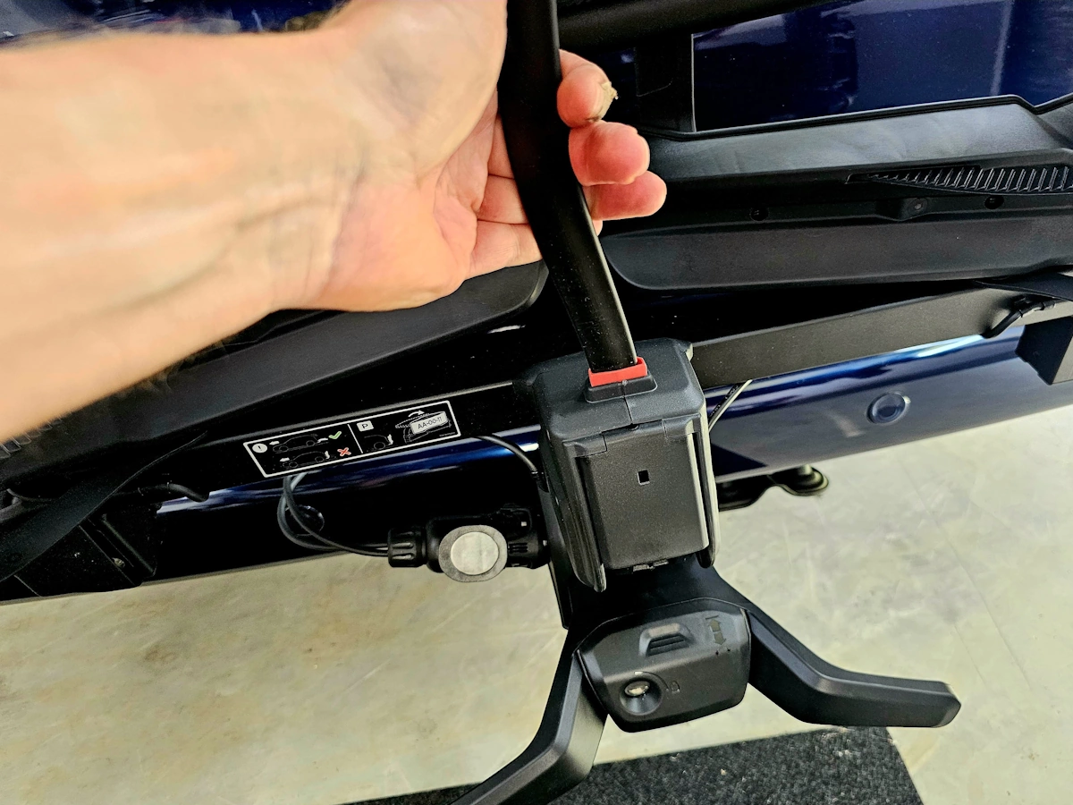 Kantelmechanisme van de Thule OutPace fietsendrager