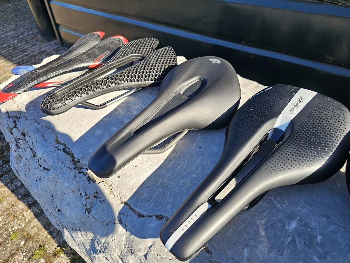 Vergelijking van verschillende premium racefietszadels waaronder de Selle San Marco Shortfit Allroad