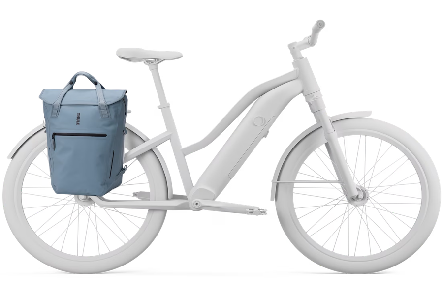 Thule Shield fietstas blauw gemonteerd op fiets