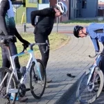 Koopgids elektrische fietspomp Onderweg een lekkende fietsband bijpompen tijdens het wielrennen